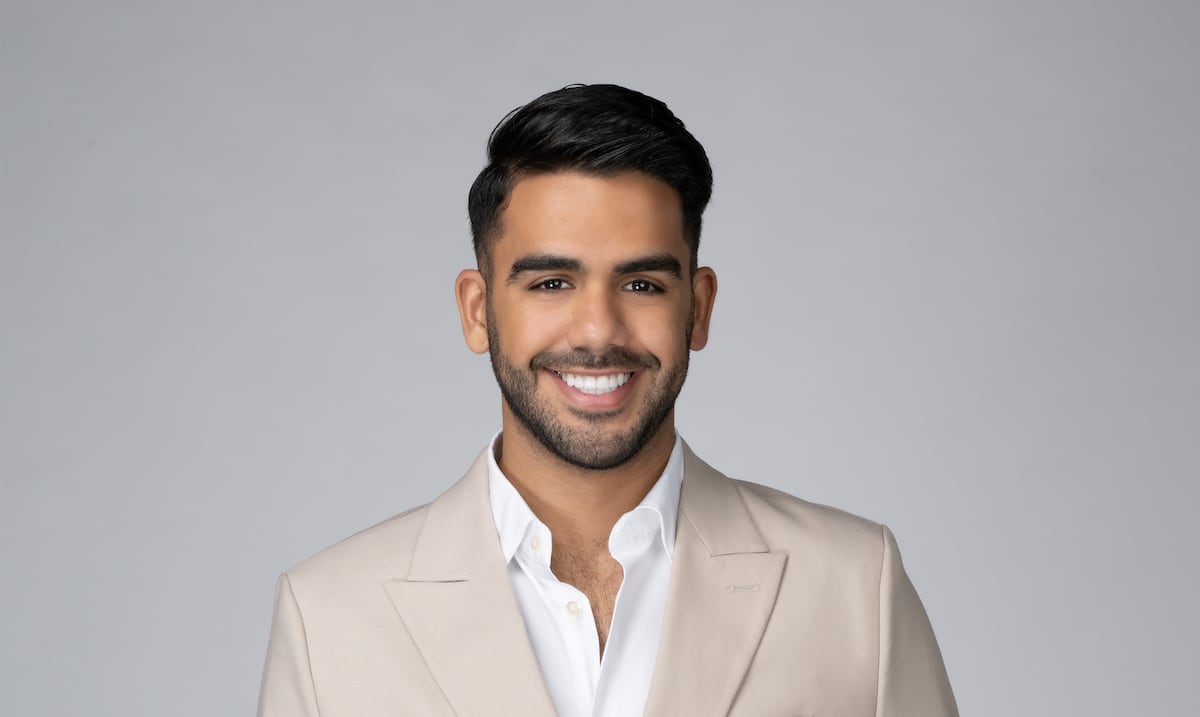 Carlos Adyan celebrará sus 30 años al estilo “Bridgerton”