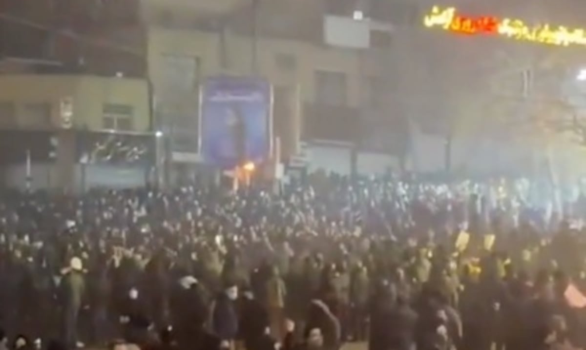 Mientras arrecian las protestas, Irán desconecta el contacto con el mundo