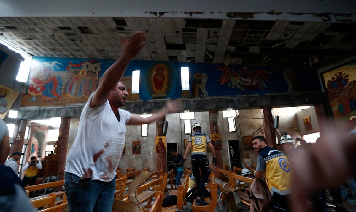 Suben a 22 los muertos en ataque atribuido a Estado Islámico contra una iglesia de Damasco