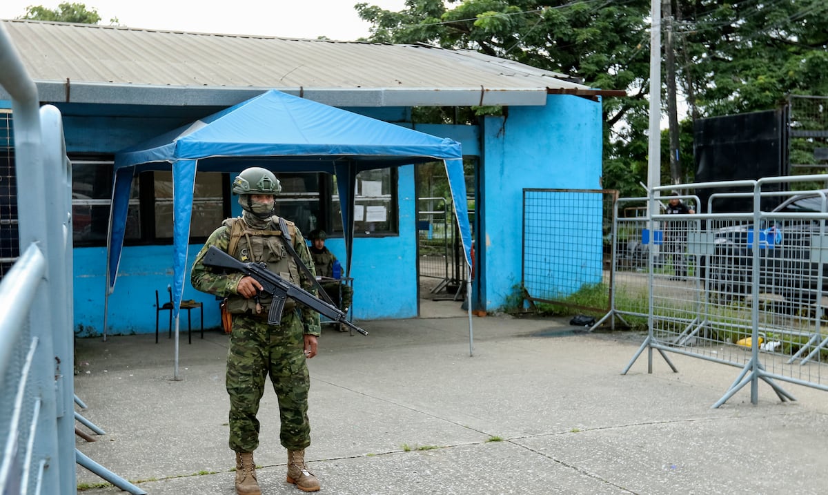 Hallan cinco cabezas humanas colgadas en una playa de Ecuador