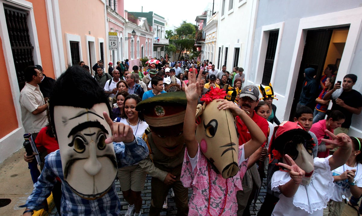 Cabezudos icónicos de las Fiestas de la Calle San Sebastián