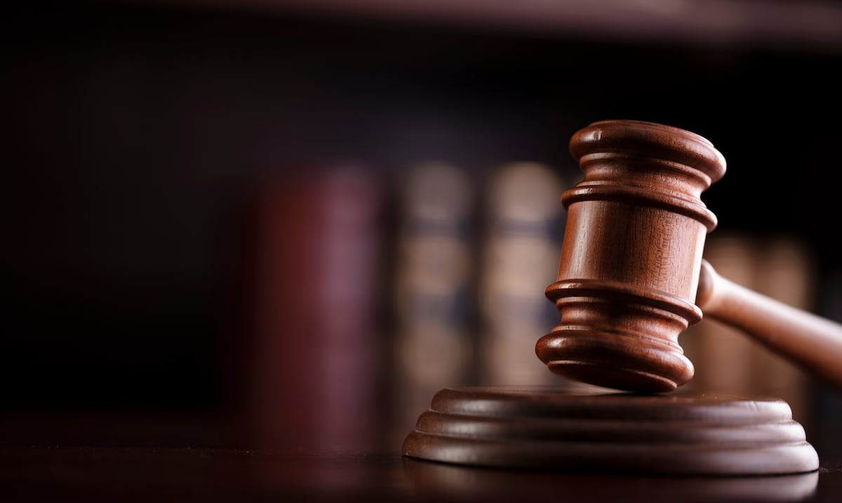 Fiscal hiere de bala a una jueza en tribunal de Turquía en presunto ataque machista