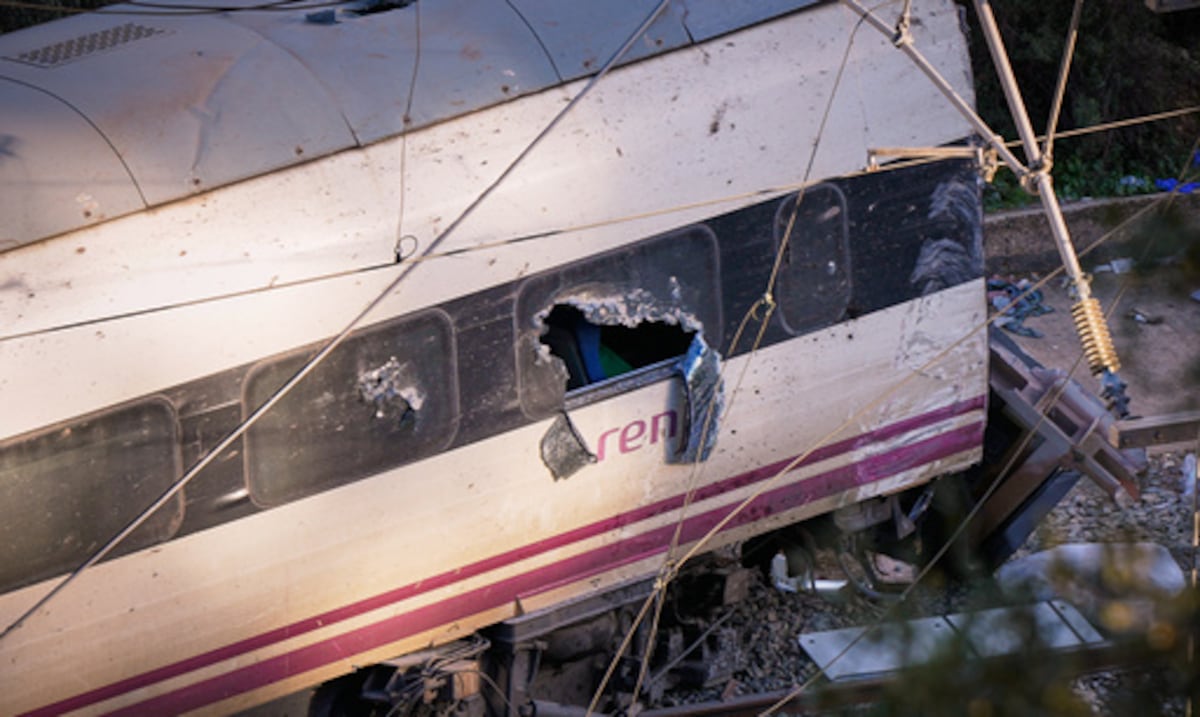 España inicia tres días de luto por el accidente de tren mientras buscan a más víctimas fatales