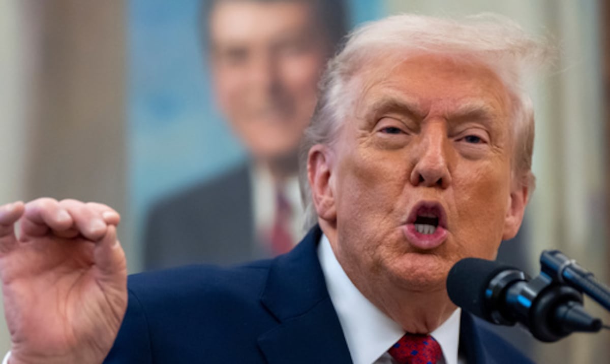 Donald Trump da un bono de $1,776 para los militares