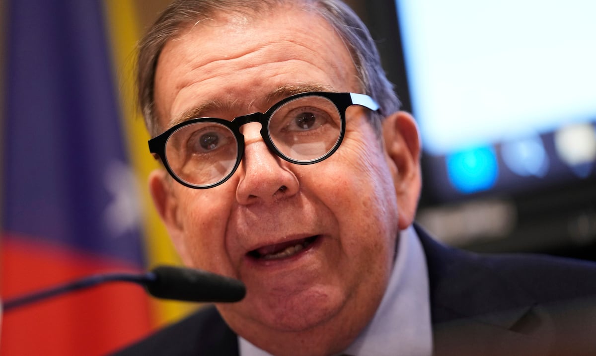 Venezuela libera al yerno del líder opositor Edmundo González tras más de un año en prisión