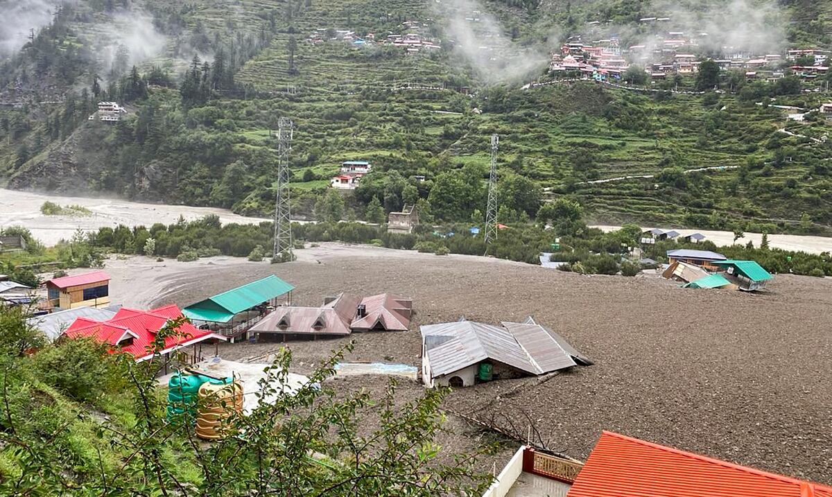 Repentina crecida de río deja varias muertes y unos 100 desaparecidos en India