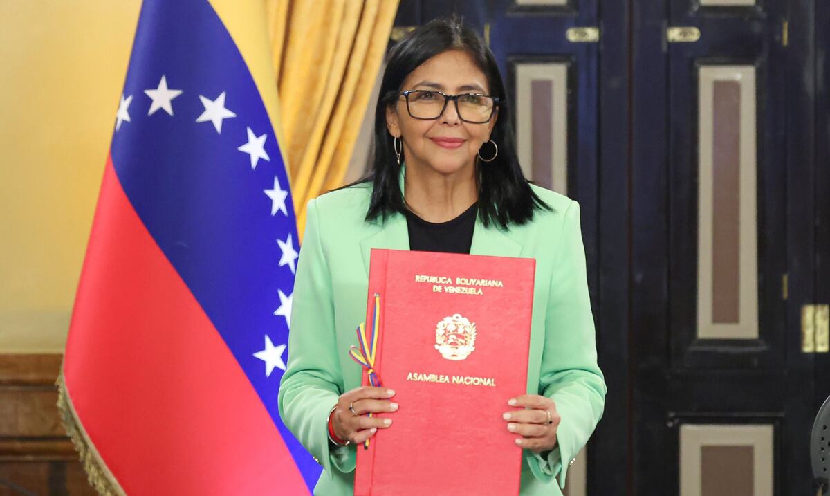 La presidenta encargada de Venezuela solicita inversión extranjera en la industria petrolera