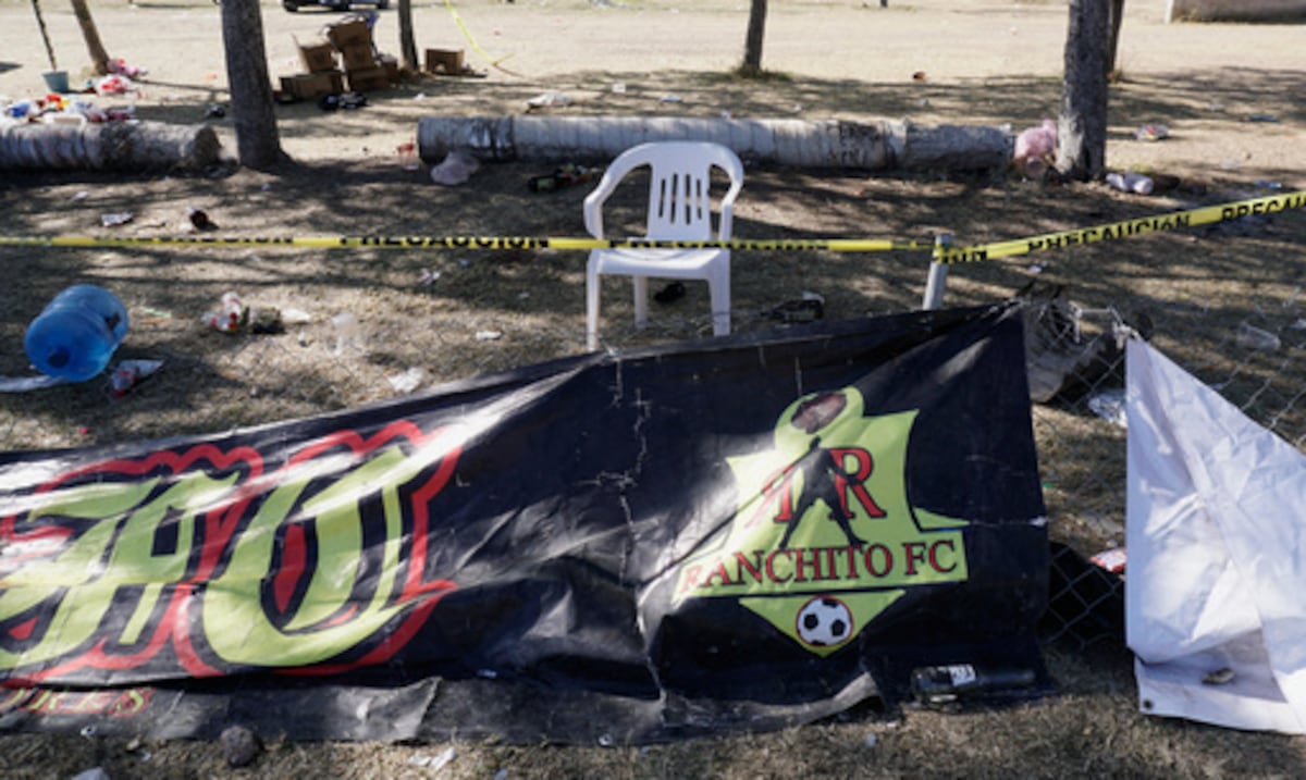 Mexico investiga ataque en campo de fútbol en el que murieron 11 personas