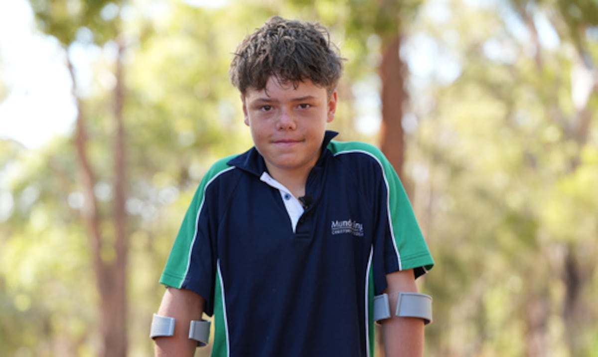 Un niño de 13 años nada durante horas para salvar a su familia arrastrada por el mar