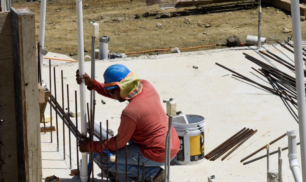 Proponen que el BDE otorgue préstamos, hipotecas y hasta tarjetas de crédito a individuos