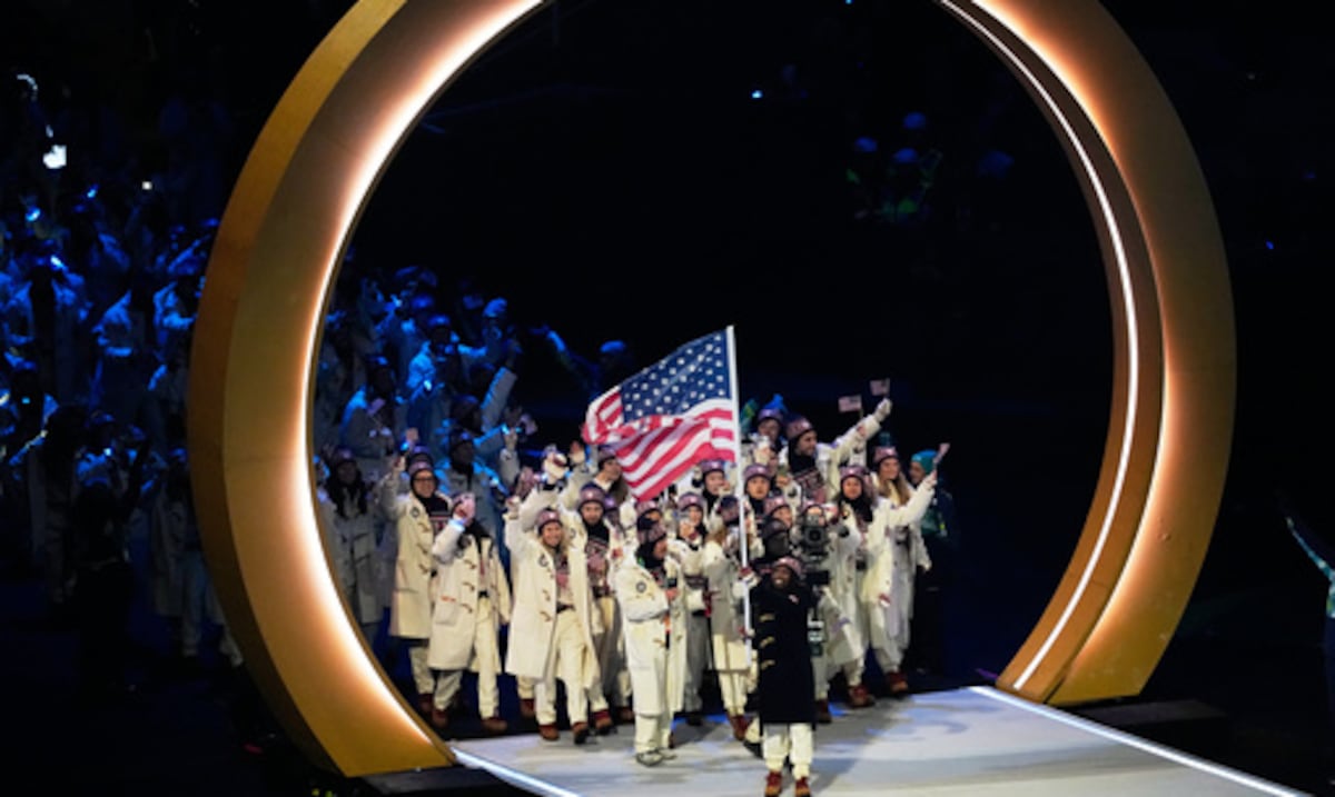 Olimpiadas de Invierno: aplausos al equipo de Estados Unidos se convierten en abucheos a Vance en la ceremonia inaugural
