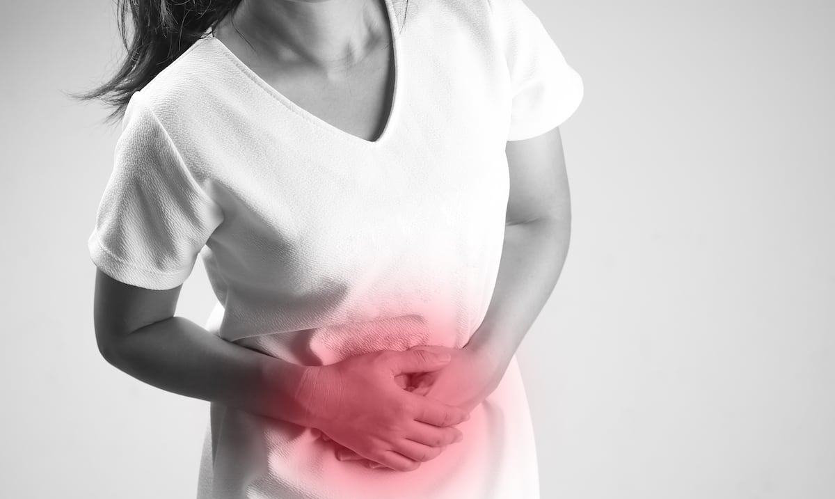 5 ejercicios para liberar los gases intestinales acumulados que pueden causar malestar abdominal