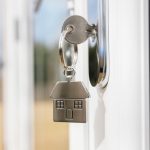 “No puedo anunciar un producto que no tengo. Es ilegal”: el programa Vivienda Joven no está disponible todavía en la banca