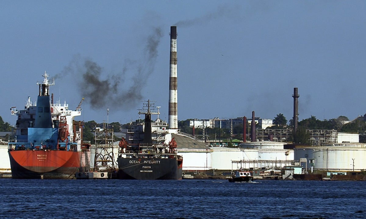 Controlado incendio registrado en refinería de La Habana
