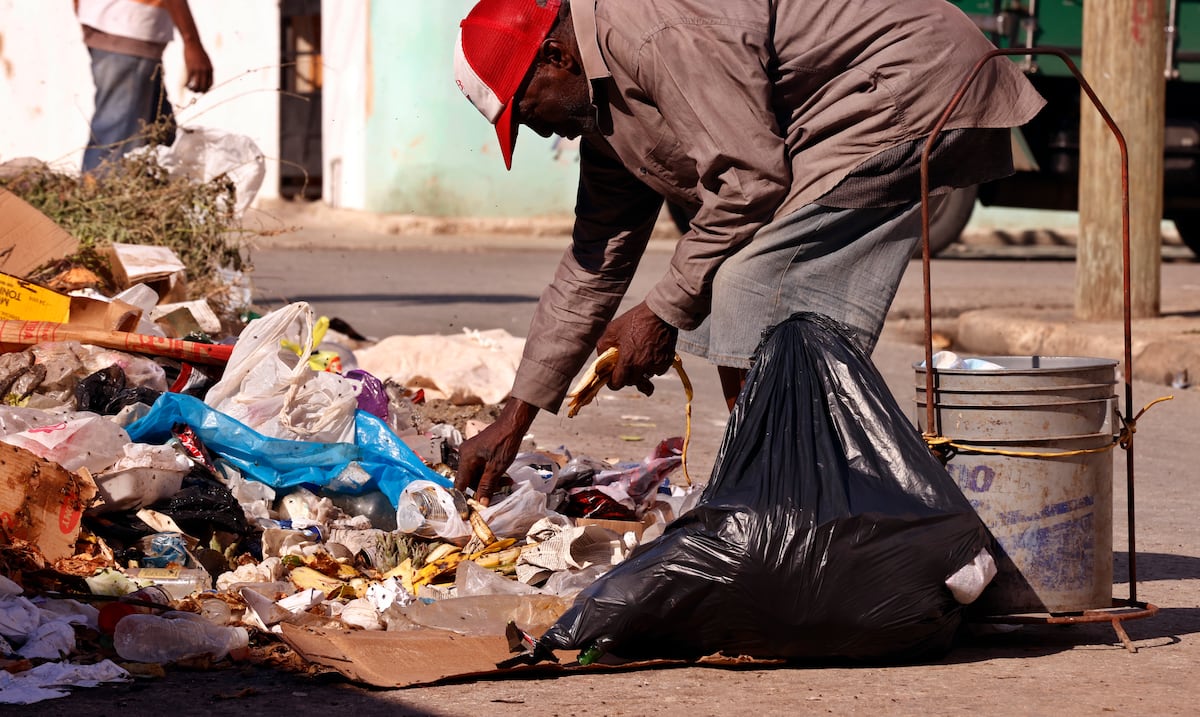 “Todos los días está peor”: la basura se acumula en las calles de Cuba por falta de gasolina