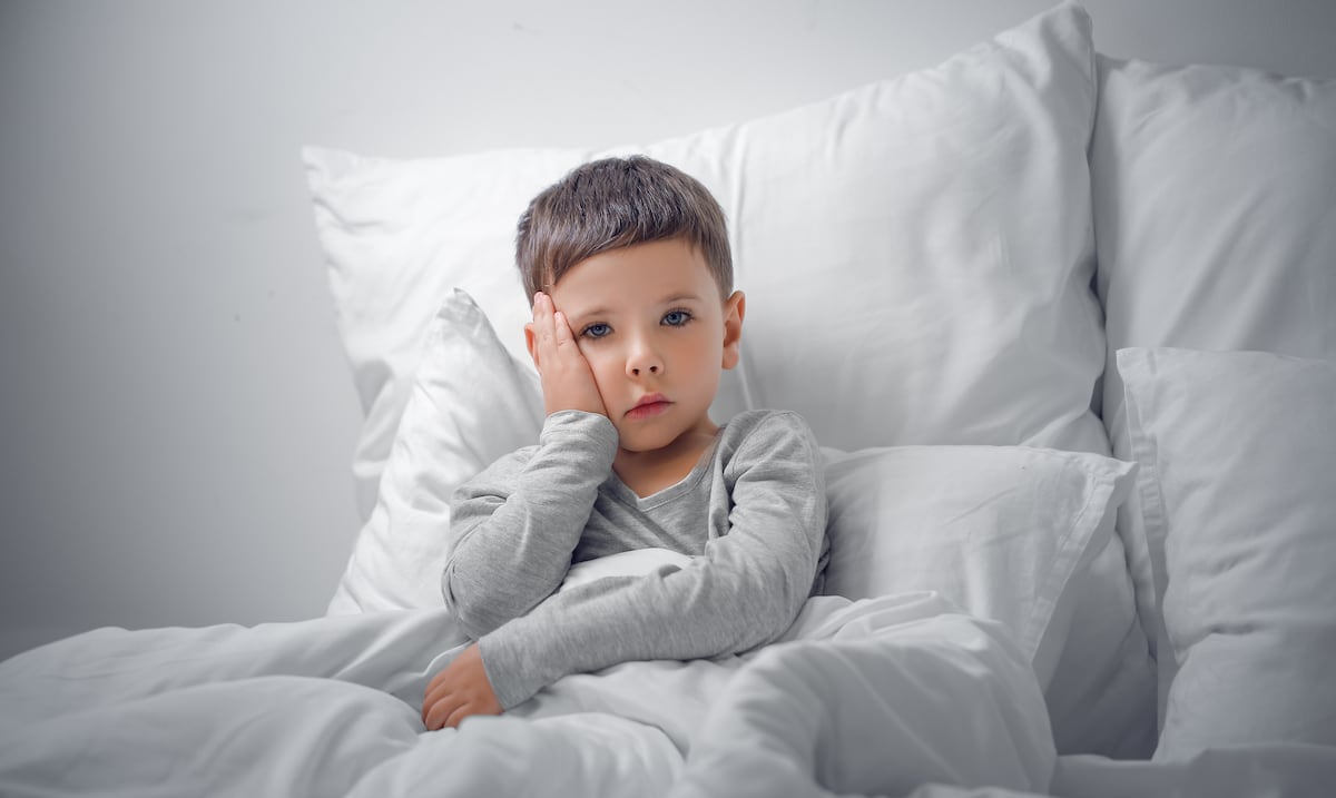 ¿Es normal que jóvenes y niños se levanten frecuentemente durante la noche a orinar?