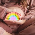 Carlos Torres y Jesaaelys Ayala tendrán cada uno un “bebé arcoíris”, ¿qué significa esta frase?