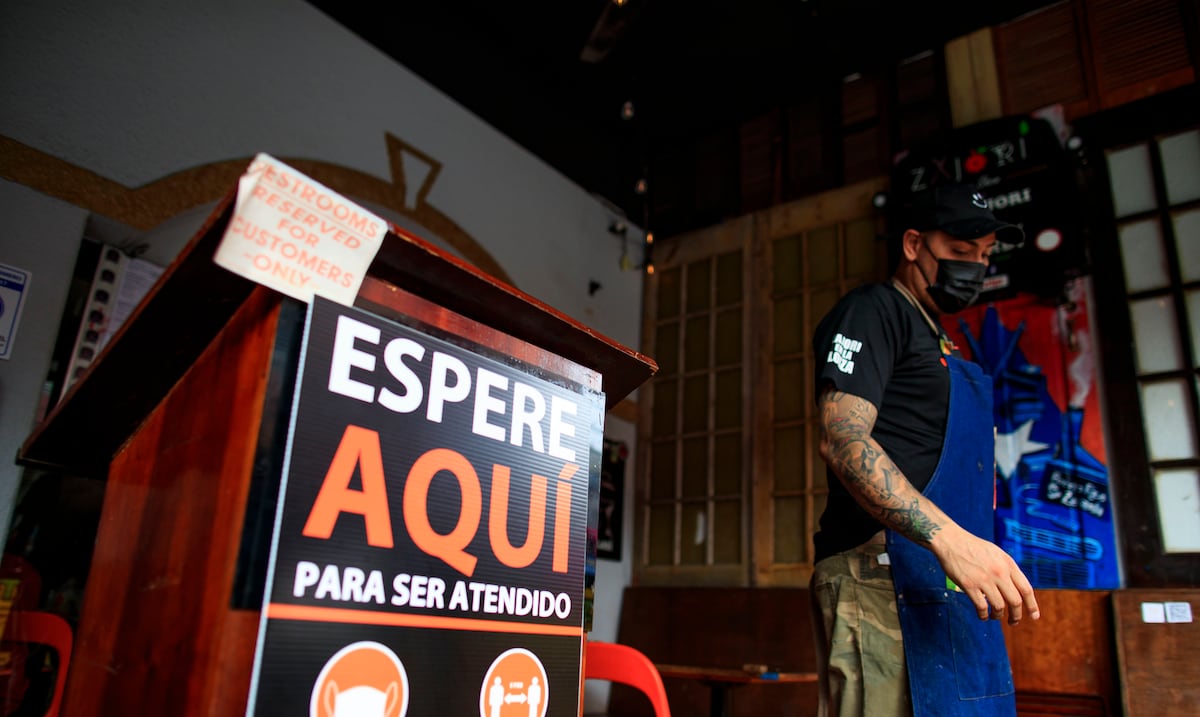 Más de la mitad de los restaurantes que operan dentro de los centros comerciales consideran moverse a otro lugar