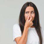 ¿Cómo neutralizar el olor a baño de tu hogar?