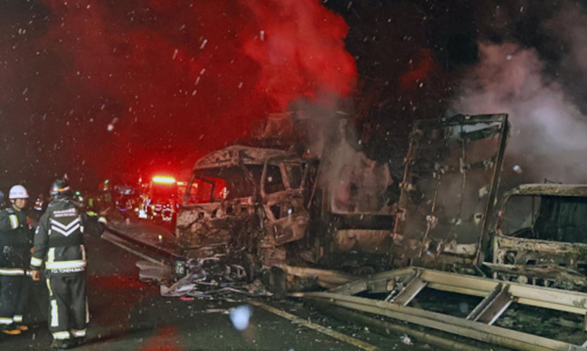 Choque múltiple en autopista de Japón deja un muerto y 26 heridos