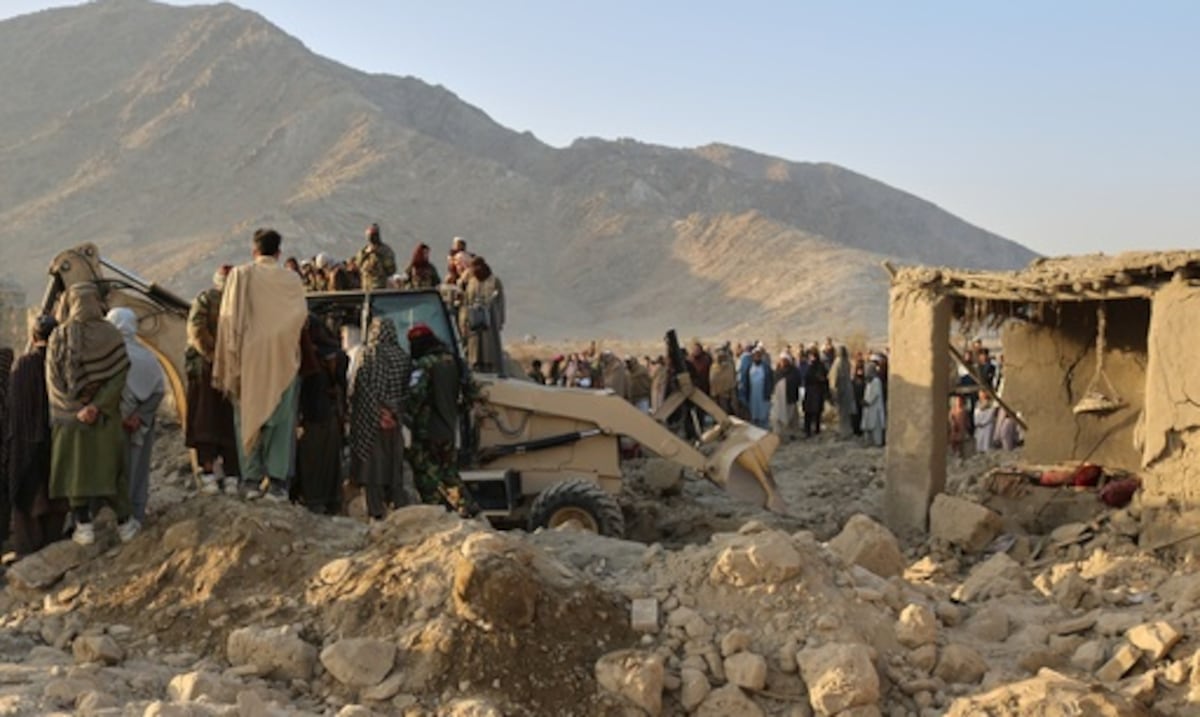 Pakistán anuncia ataques contra presuntos escondites de milicianos en la frontera con Afganistán