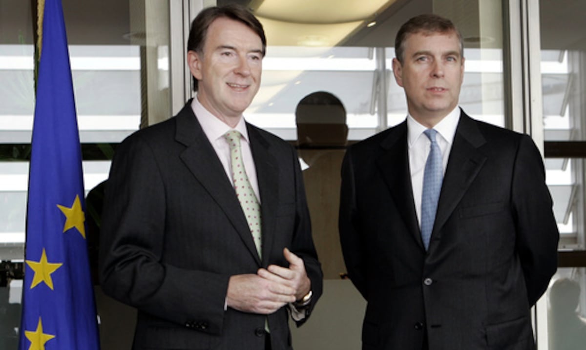 Lo que hay que saber sobre la acusación a la que podrían enfrentarse el expríncipe Andrew y Peter Mandelson