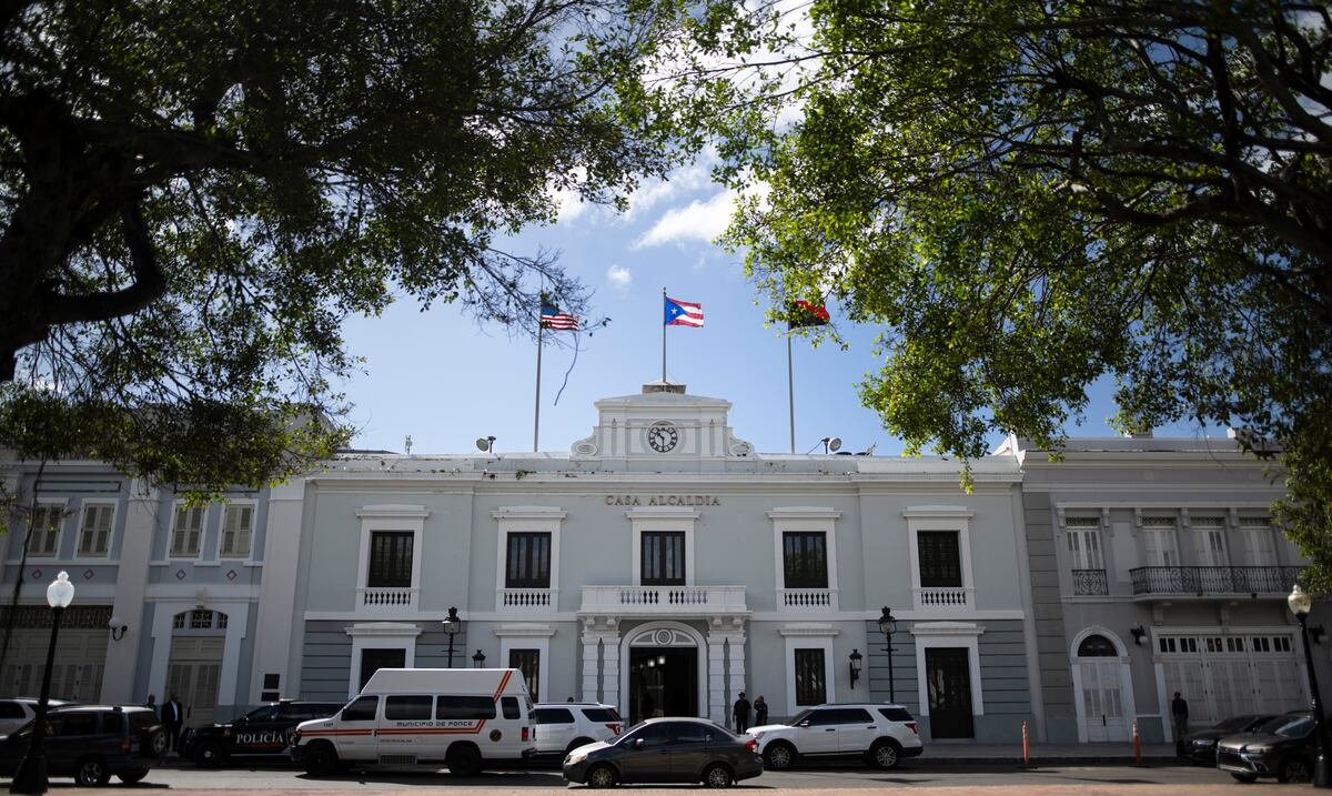 Ponceños se expresan ante suspensión del alcalde Luis Irizarry Pabón