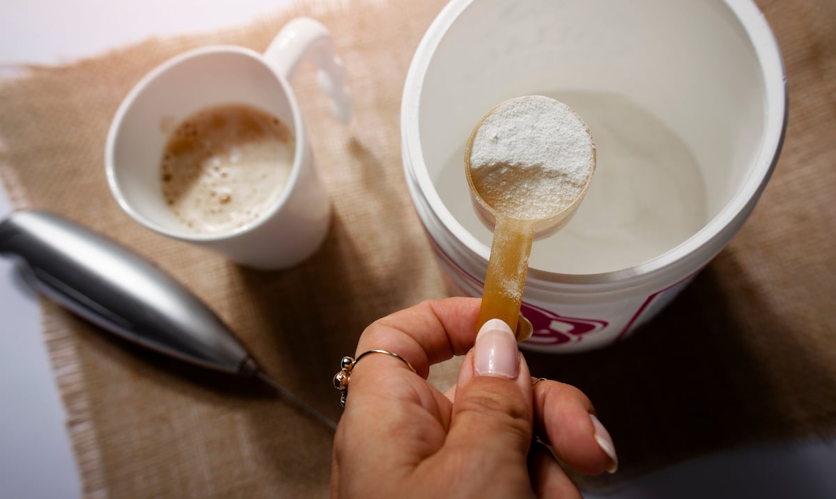 ¿Café con proteína? Expertos analizan los beneficios y riesgos del “proffee”