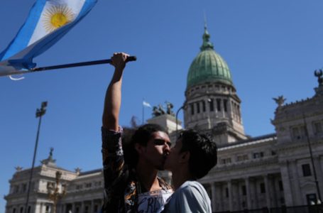 Legisladores argentinos aprueban histórica reforma laboral impulsada por el presidente de ultraderecha Javier Milei