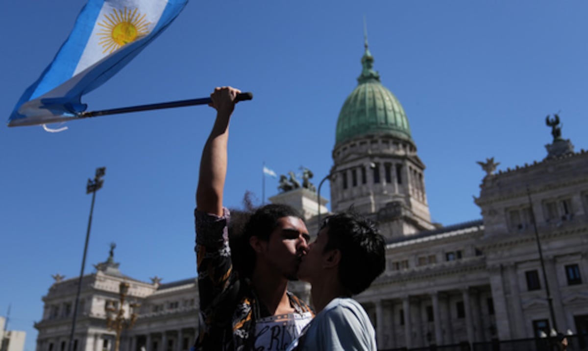 Legisladores argentinos aprueban histórica reforma laboral impulsada por el presidente de ultraderecha Javier Milei