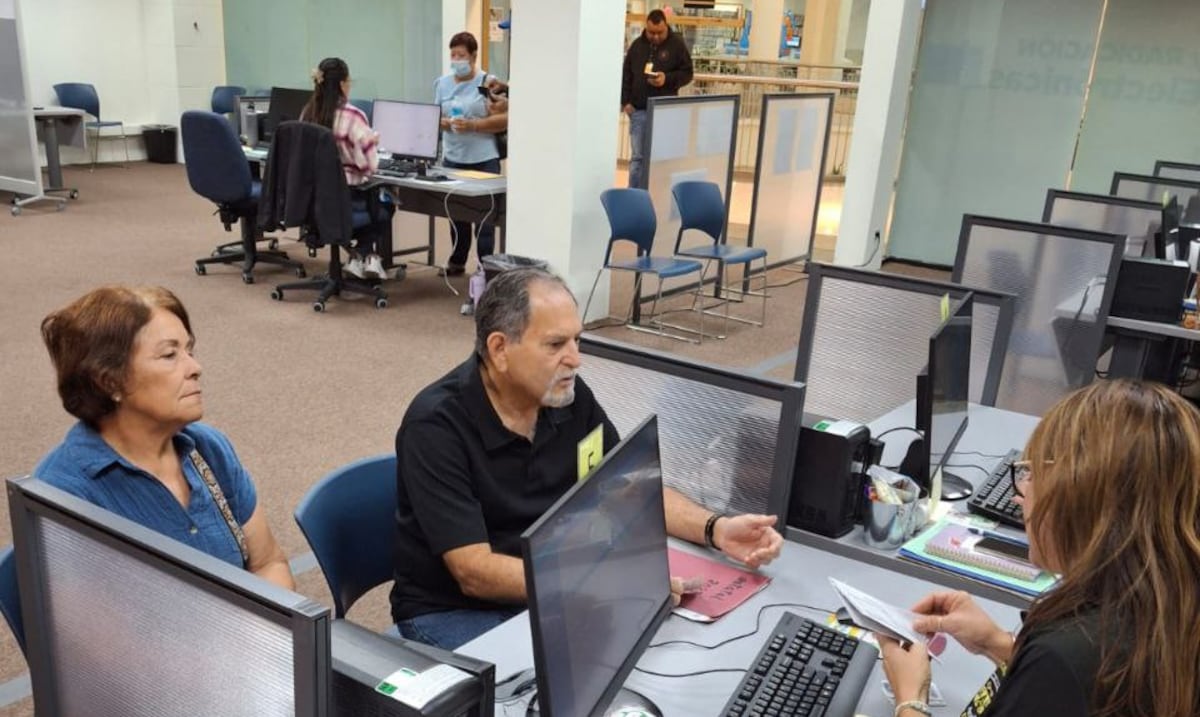 Hacienda abre centros de ayuda para asistir a contribuyentes con la planilla