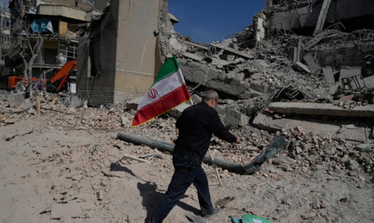 Irán advierte que Estados Unidos “lamentará” hundir un buque mientras clérigo pide “la sangre de Trump”