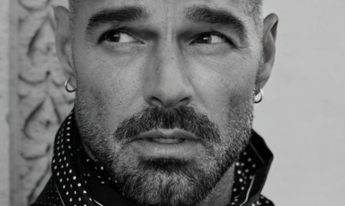 ¡Qué elegancia! Ricky Martin deslumbra en la Paris Fashion Week