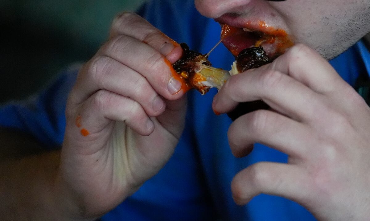 Estudio revela que los hombres sí comen más carne que las mujeres