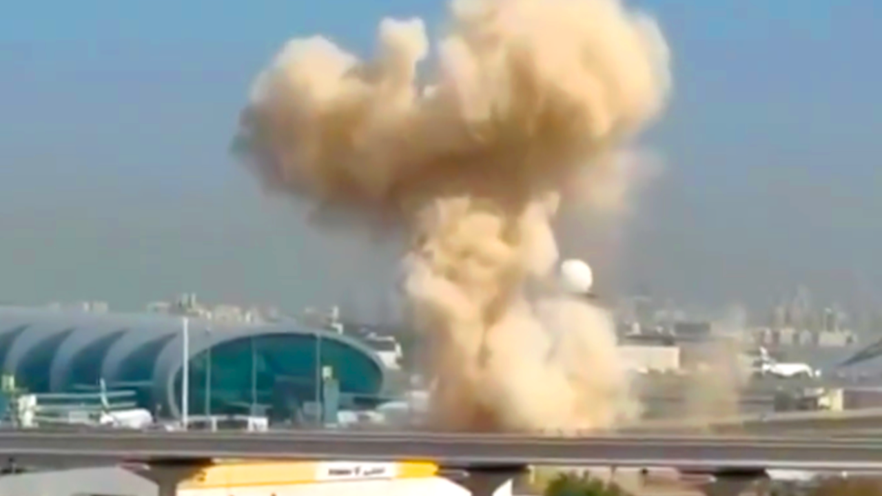 Momento en que aeropuerto de Dubái es impactado por explosivo dron de Irán