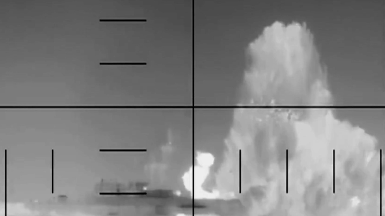 Con torpedo: submarino de Estados Unidos hunde buque de Irán