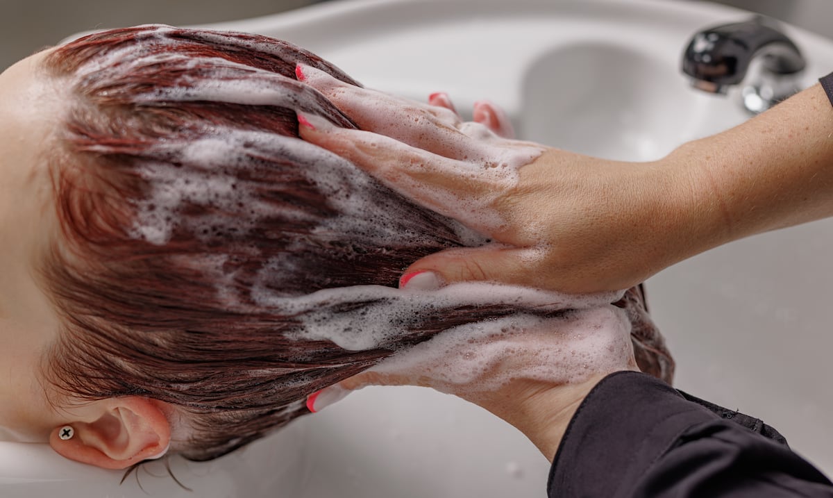 ¿Merecen la pena los champús caros? Los expertos opinan