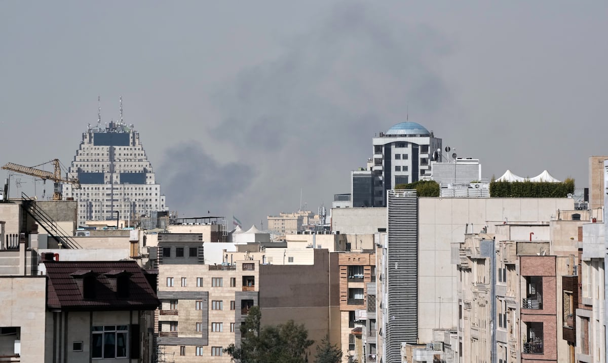 Irán dice que lanzó una nueva ronda de misiles contra Israel, según medio local