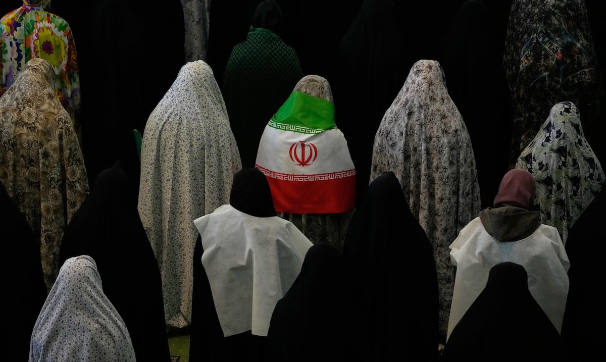 Donald Trump amenaza con ataques a centrales iraníes si Teherán no reabre el estrecho de Ormuz en 48 horas