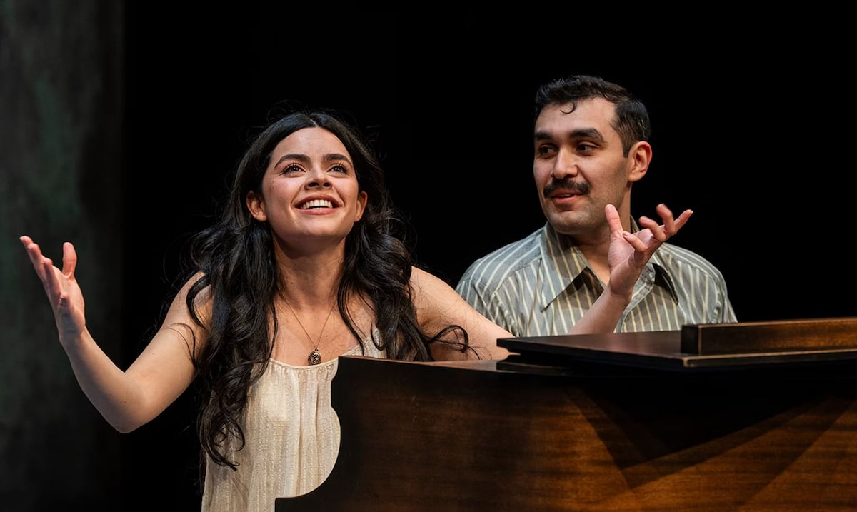 Actriz boricua Neysha Mendoza Castro brilla en Chicago en “Two Sisters and a Piano”