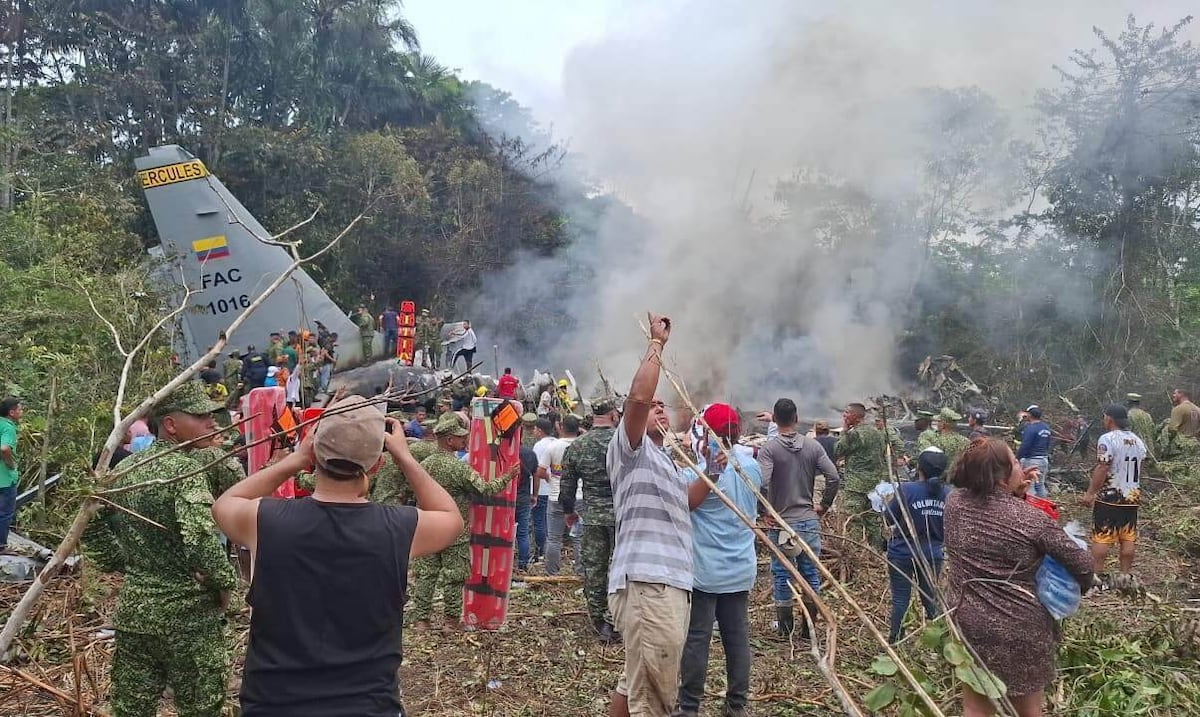 Fallecen sobre 30 personas luego que avión militar se estrelló en Colombia