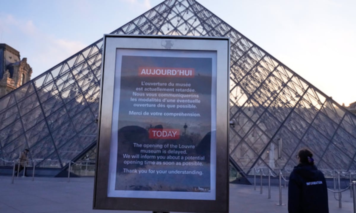 Trabajadores del Louvre votan a favor de la huelga en otro golpe al museo parisino