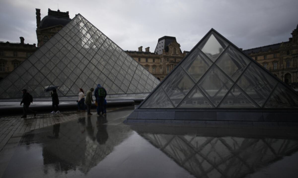 Exladrón había advertido al Louvre sobre el fallo de seguridad que utlizaron ladrones para robar las joyas de la corona