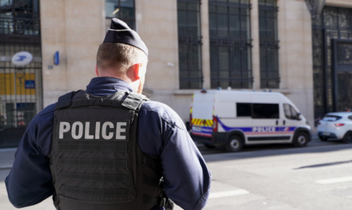 Intento de atentado en París: policía francesa interviene frente a edificio del Bank of America