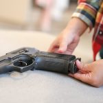 Tragedia en República Dominicana: menor de 11 años mata a su hermano de 7 de un disparo