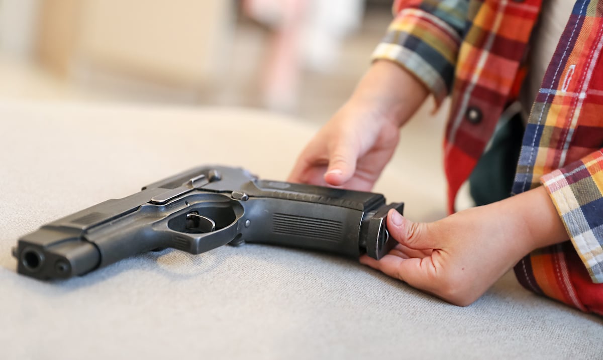 Tragedia en República Dominicana: menor de 11 años mata a su hermano de 7 de un disparo