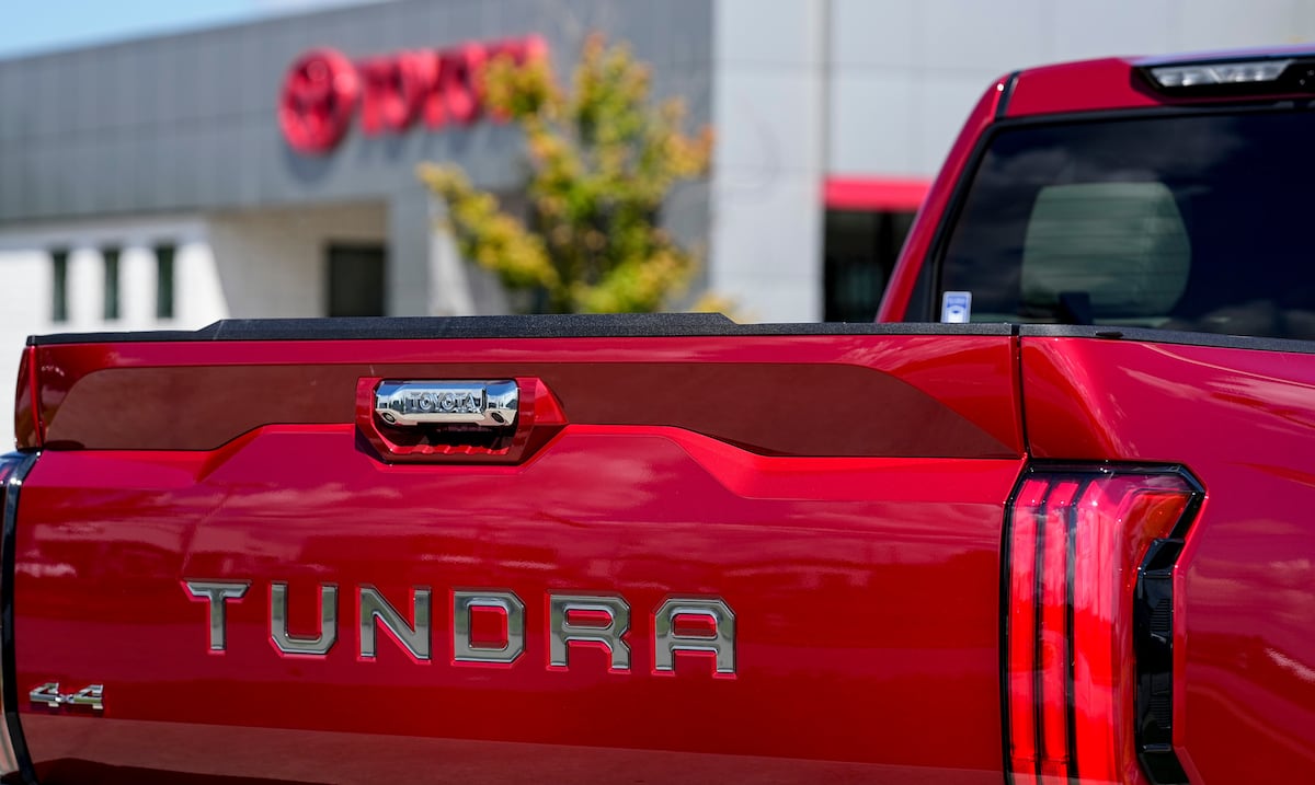 Toyota retira 162,000 camionetas por pantallas defectuosas