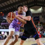 Moses Brown debuta en grande y los Criollos derrotan a los Cangrejeros