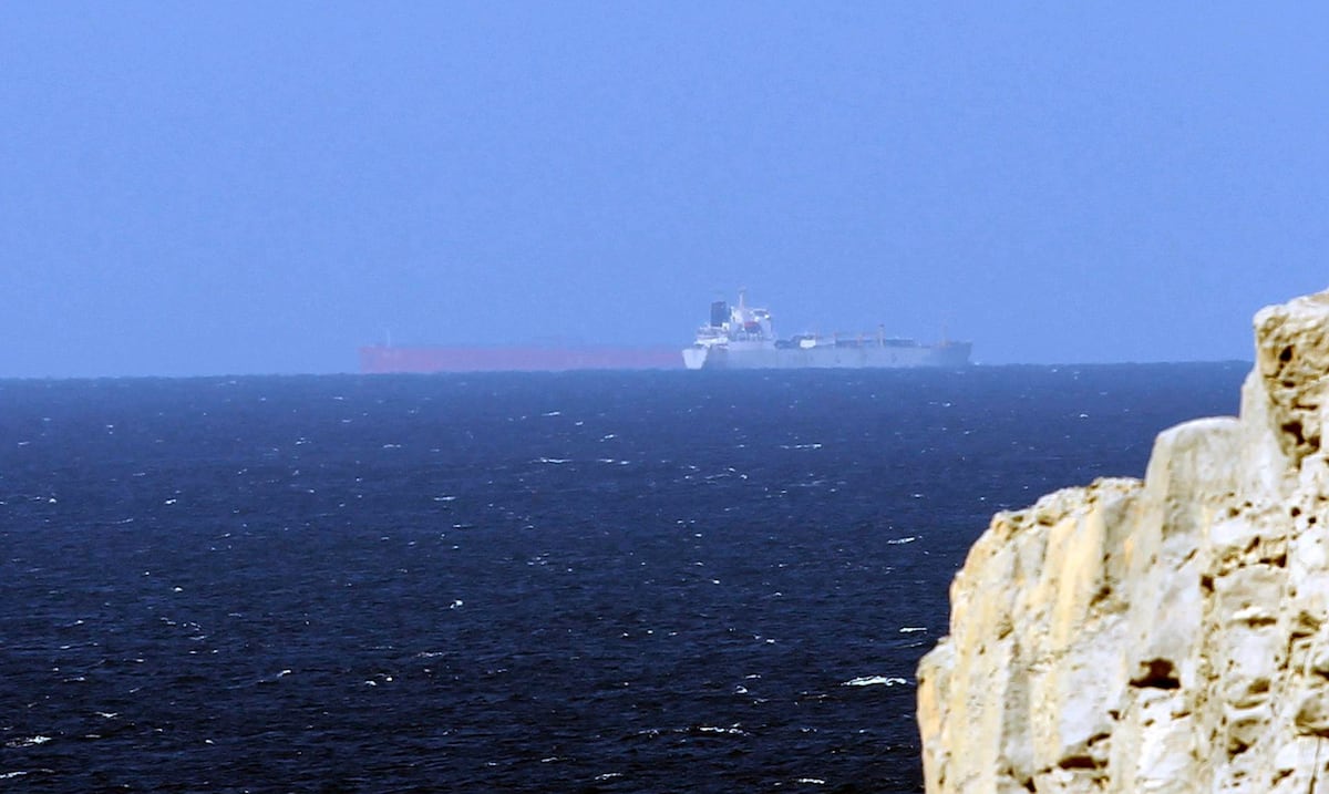 Irán advierte con cerrar “completamente” Ormuz si Estados Unidos ataca sus centrales eléctricas