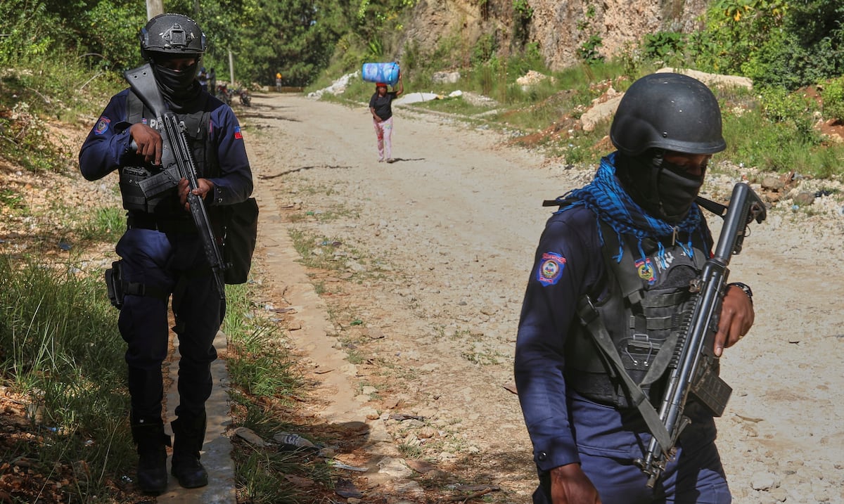 Policía y pandillas se enfrentan a tiros en área donde ocurrió masacre de civiles en Haití